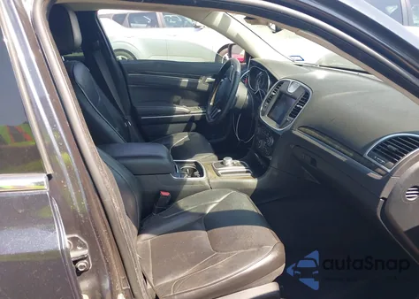 2018 Chrysler 300 Limited из США, поврежденный, VIN 2C3CCAEG6JH261960